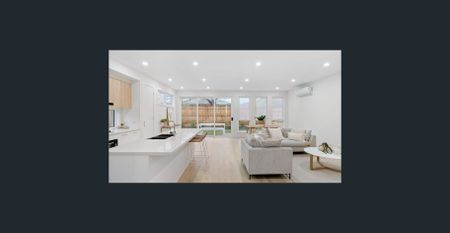 Mesmerising Two Storey Townhouse - Photo 3