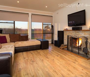 CUTE THREE BEDROOM HOME - Photo 3