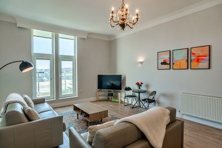 King Edward Crescent - Photo 2