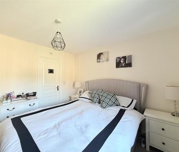 4 bedroom semi-detached house to rent - Photo 3