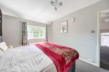 Woking, Surrey, GU21 - Photo 2