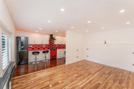 1 bedroom flat to rent - Photo 5