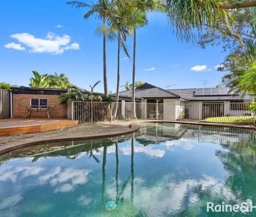 Spacious Five-Bedroom Family Home with Pool in Peaceful Cul-de-Sac - Photo 4