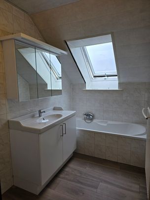 Lichtrijk appartement met 2SLK en privé staanplaats - Photo 1