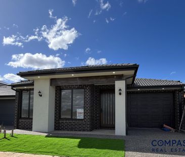 45 Drumchapel Cres, Strathtulloh VIC 3338 - House For Rent | Domain - Photo 5