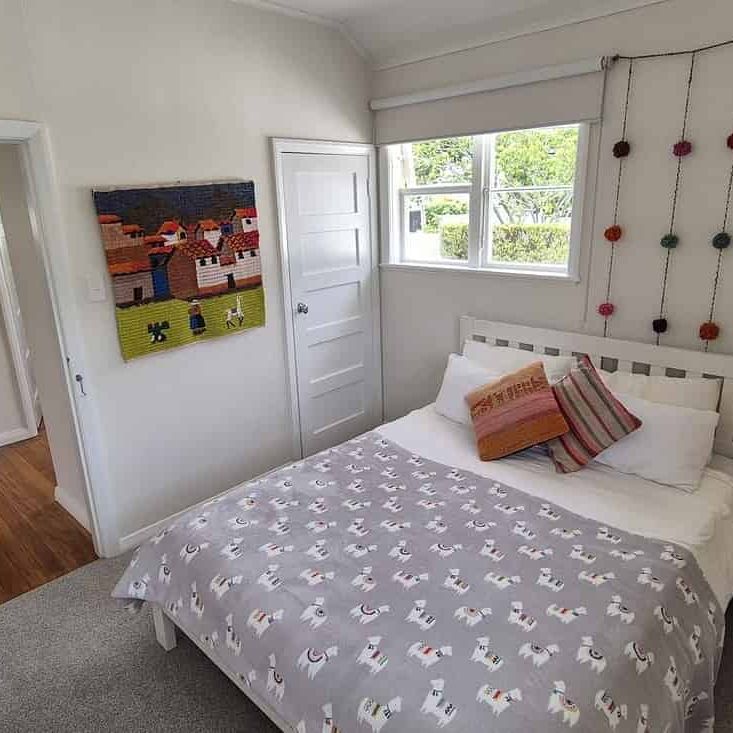 Sunny 2.5 bedroom with office & garage - Photo 1