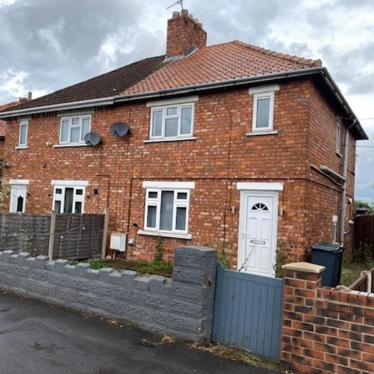 3 bedroom semi-detached house to rent - Photo 1
