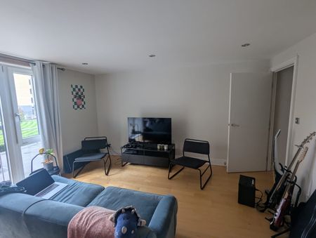 2 Bed Flat, Edison Building, E14 - Photo 2