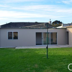 Open the Door to Family Comfort - Photo 2