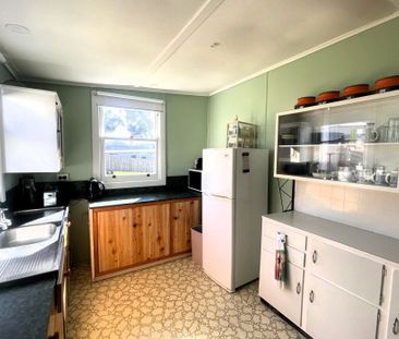 Seaside 2 Bedroom Home with Studio - Partly Furnished - Photo 6