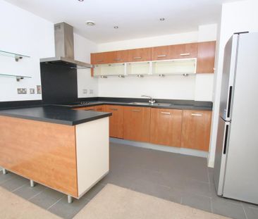 2 bedroom flat to rent - Photo 2