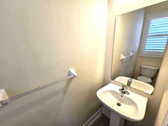 For Lease - 32 Clear Spring Avenue, Georgina, Ontario - Photo 1