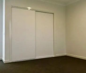 Modern Family Townhouse in a Prime Location - Photo 6