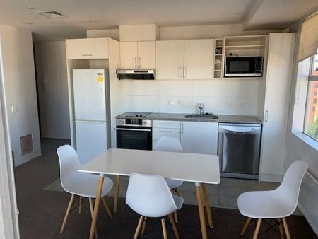 Central Auckland 2BR Apt w/ Parking - Photo 5