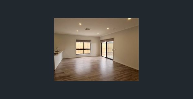 Modern Family Home in Lara VIC with 4 Bedrooms - Photo 1