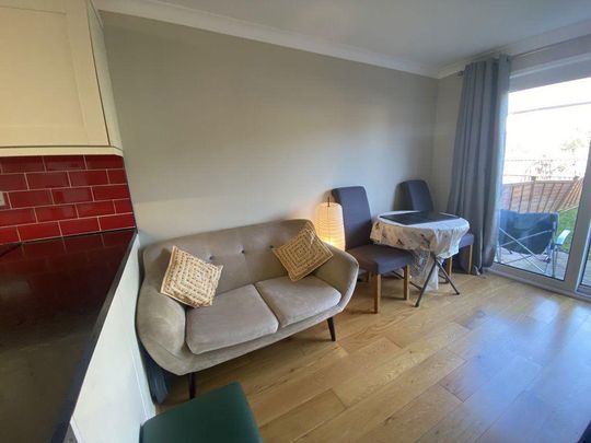 1 bedroom in a house share to rent - Photo 1