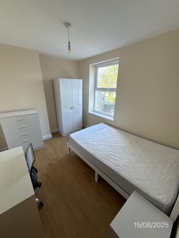 8 bedroom terraced house to rent - Photo 5