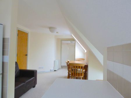 Flat to rent in Milton Road, Cambridge, CB4 1XQ - Photo 2