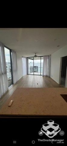 Stylish & Spacious 2-Bedroom Apartment â Just Steps from the Brisbane River!! - Photo 4