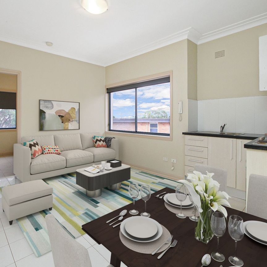 Light Filled One-bedroom Apartment - Photo 1