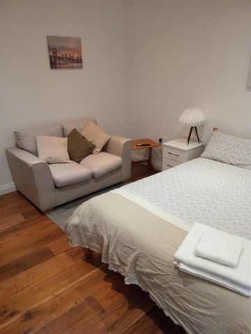 House share to rent - Photo 4