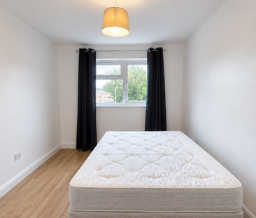 4 bedroom terraced house to rent - Photo 3