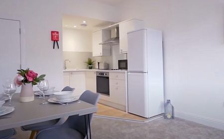 2 bedroom flat to rent - Photo 2