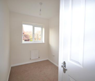 3 bedroom end of terrace house to rent - Photo 1