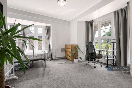 1 bedroom in a house share to rent - Photo 4