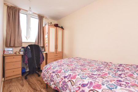 3 bedroom flat to rent - Photo 4