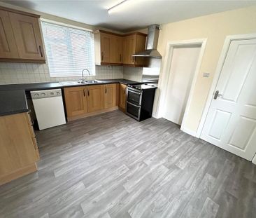 3 bedroom semi-detached house to rent - Photo 5