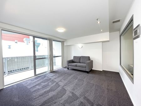 Cozy one bedroom Hobson St apartment - Photo 4