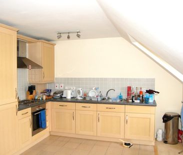 2 bedroom Apartment - De Soissons Close, Welwyn Garden City - Photo 2