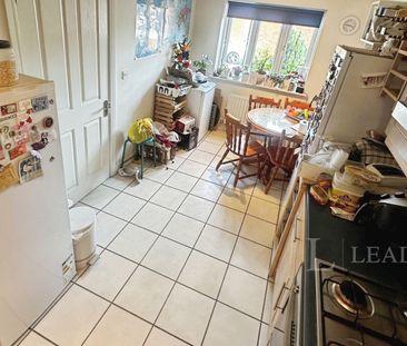 3 bedroom detached to rent Primrose Close - Fully Furnished Home wi... - Photo 5