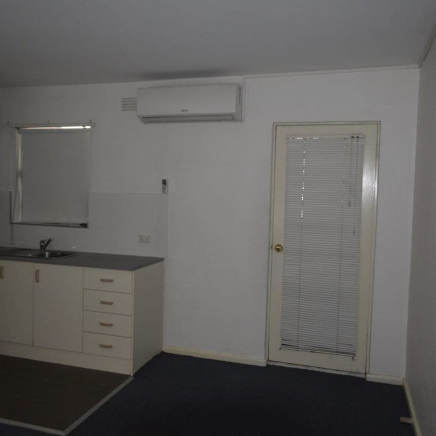 Tidy one bedroom! - Photo 1