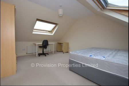 4 Bedroom Houses Headingley - Photo 5