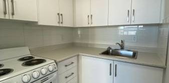 AVAILABLE NOW!!! Bachelor at 50 Cambridge Avenue - Photo 2