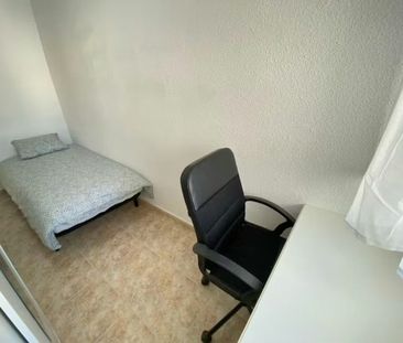 Calle del Platino, Madrid, Community of Madrid 28021 - Foto 2