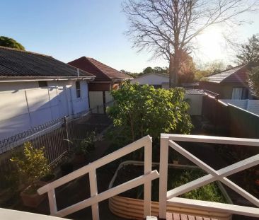 “3 Bedroom + Sun Room house” - Photo 6