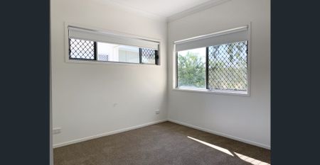 Modern 3 Bedroom Townhouse!! - Photo 4