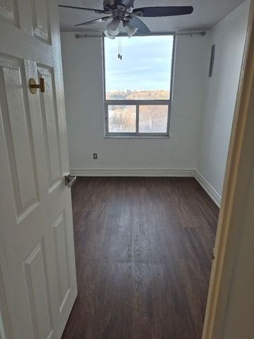 For Lease - 10 Edgecliffe Golfway Unit# 712, Toronto, Ontario - Photo 4