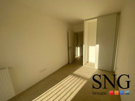 BEAU T3 AVEC BALCON ET DEUX PARKINGS - Photo 3