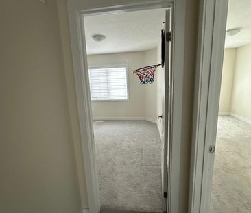 For Lease - 152 KEELSON Street, Welland, Ontario - Photo 6