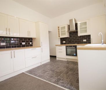 2 bedroom terraced house to rent - Photo 3
