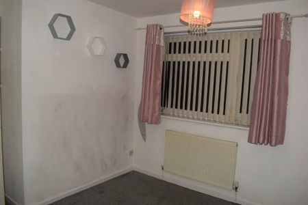 3 bedroom semi-detached house to rent - Photo 3