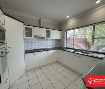 FAMILY HOME - GREAT LOACTION - Photo 6