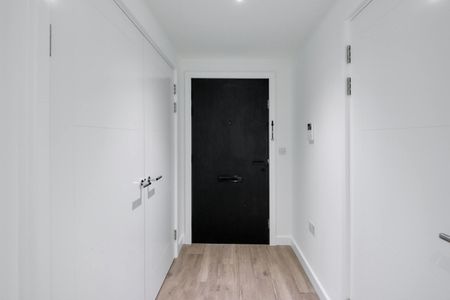 Fairbank House, NW9, London - Photo 2