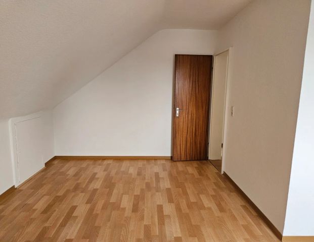 Moderne Dachgeschosswohnung im Grünen - Photo 1