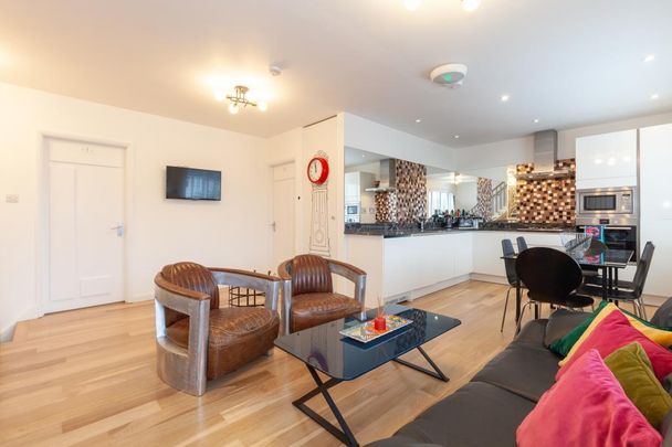 3 bedroom flat to rent - Photo 1