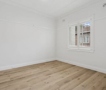 Renovated Beach Front One Bedroom Apartment with study/2nd bedroom - Photo 3